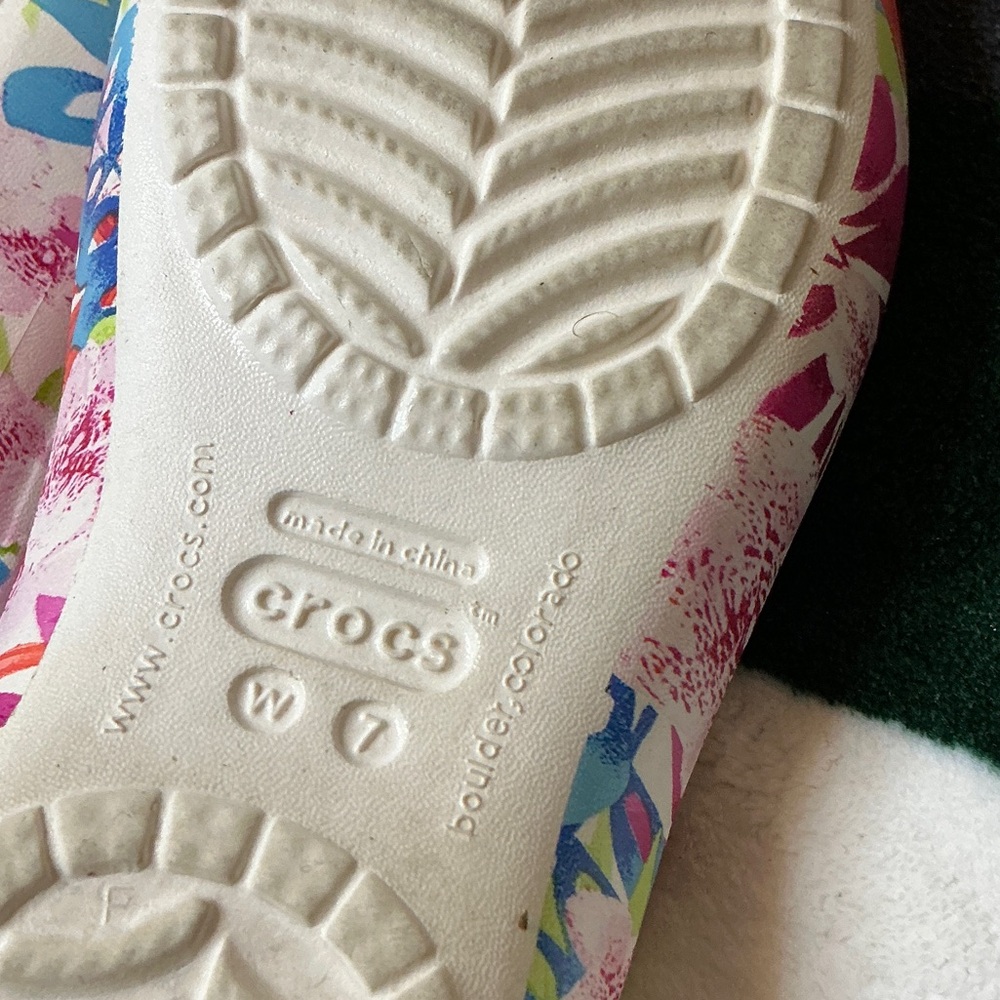 CROCS Colorful Floral Women's Flats Size 7 - Picture 7 of 9